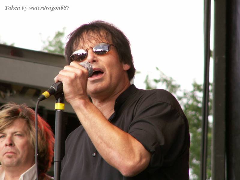 Jimi Jamison and Jerry Riggs live in Cheyenne, Wyoming, 24 June, 2006. Photo copyright waterdragon687; not to be reproduced without permission.