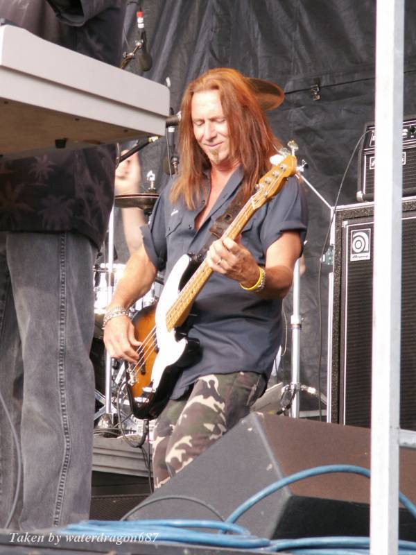 Barry Dunaway live in Cheyenne, Wyoming, 24 June, 2006. Photo copyright waterdragon687; not to be reproduced without permission.