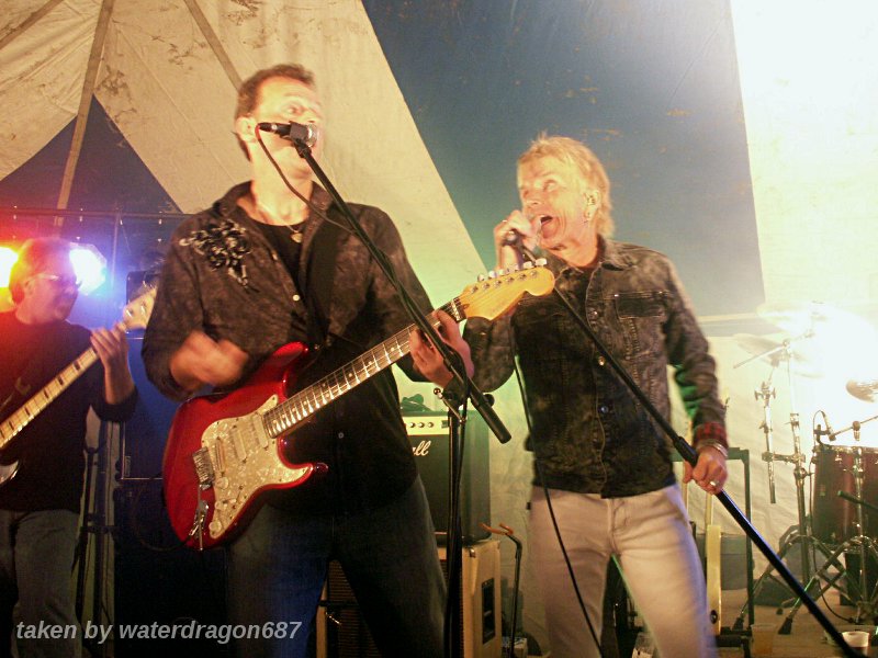 Fergie Fredriksen, Jim Coughlin, and Ken Haaland live in Glyndon, Minnesota, 11 September, 2010. Photo copyright waterdragon687; not to be reproduced without permission.
