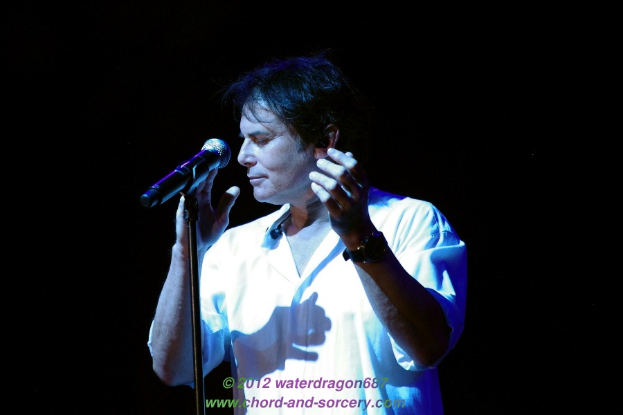 Jimi Jamison live in Hoffman Estates, Illinois, 7 July 2012. Photo copyright waterdragon687, all rights reserved; not to be reproduced without permission.