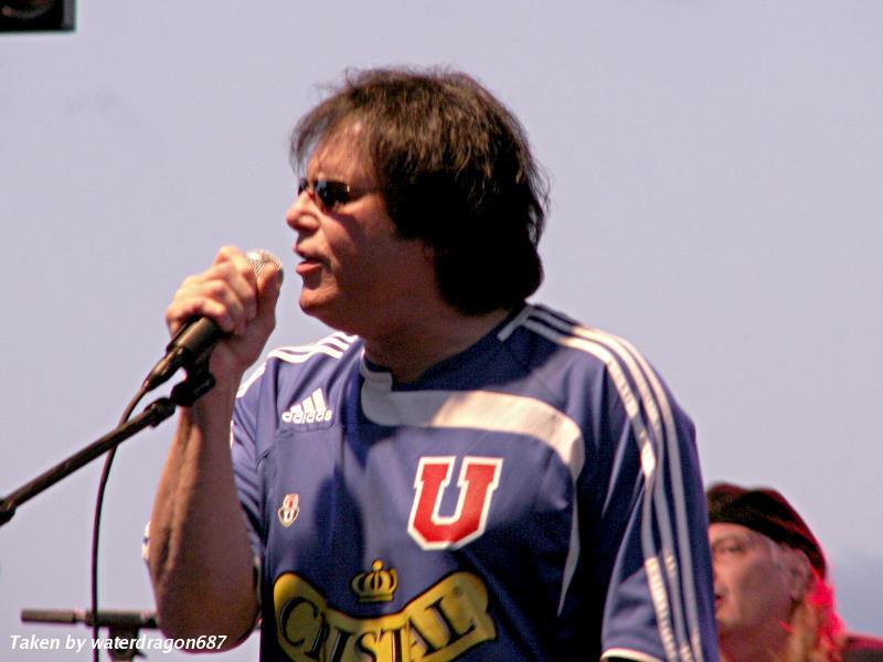 Jimi Jamison live in Oneida, Wisconsin, 06 June, 2008. Photo copyright waterdragon687; not to be reproduced without permission.