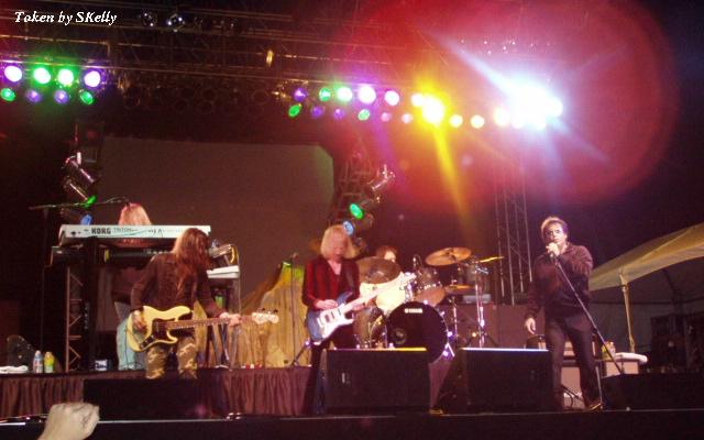 Survivor live in Phoenix, Arizona, 18 November, 2005. Photo copyright SKelly; not to be reproduced without permission.