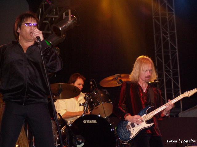 Jimi Jamison, Marc Droubay, and Frankie Sullivan live in Phoenix, Arizona, 18 November, 2005. Photo copyright SKelly; not to be reproduced without permission.