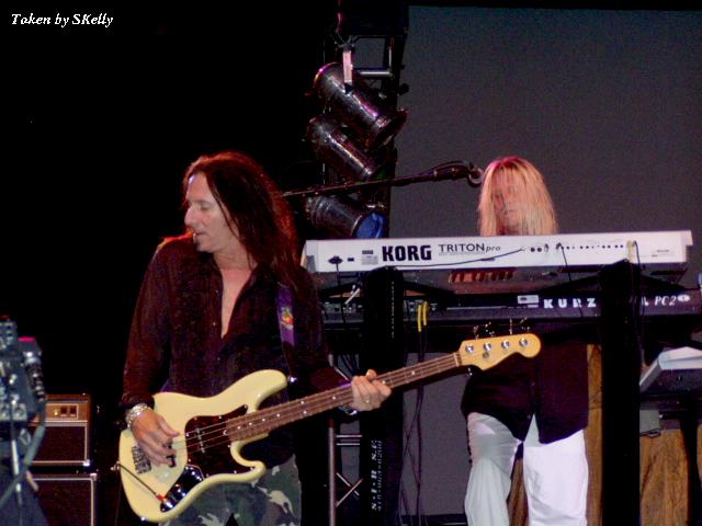 Barry Dunaway and Chris Grove live in Phoenix, Arizona, 18 November, 2005. Photo copyright SKelly; not to be reproduced without permission.